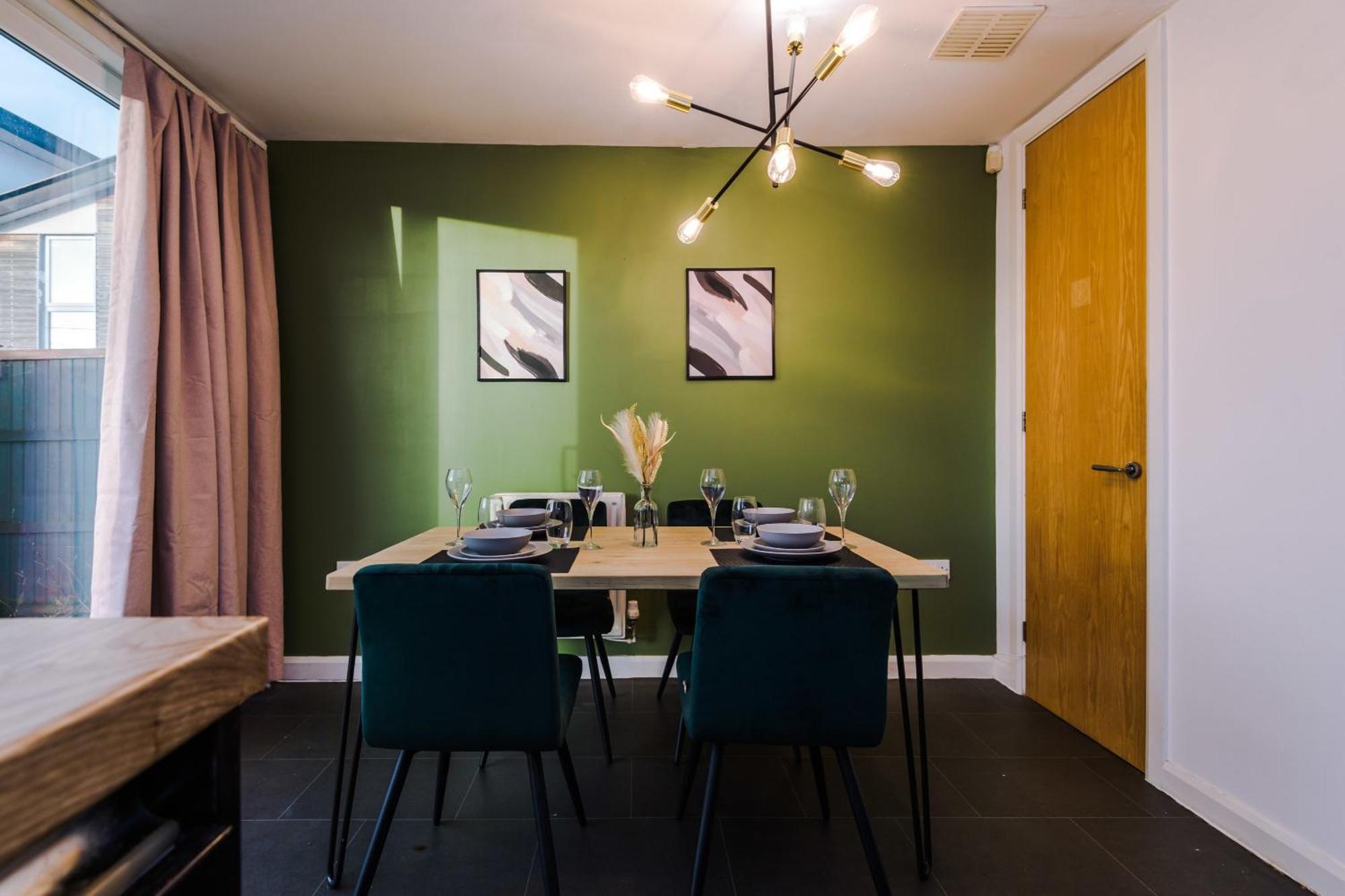 Rest&Recharge At A Spacious Townhouse By The Etihad Villa Manchester Esterno foto