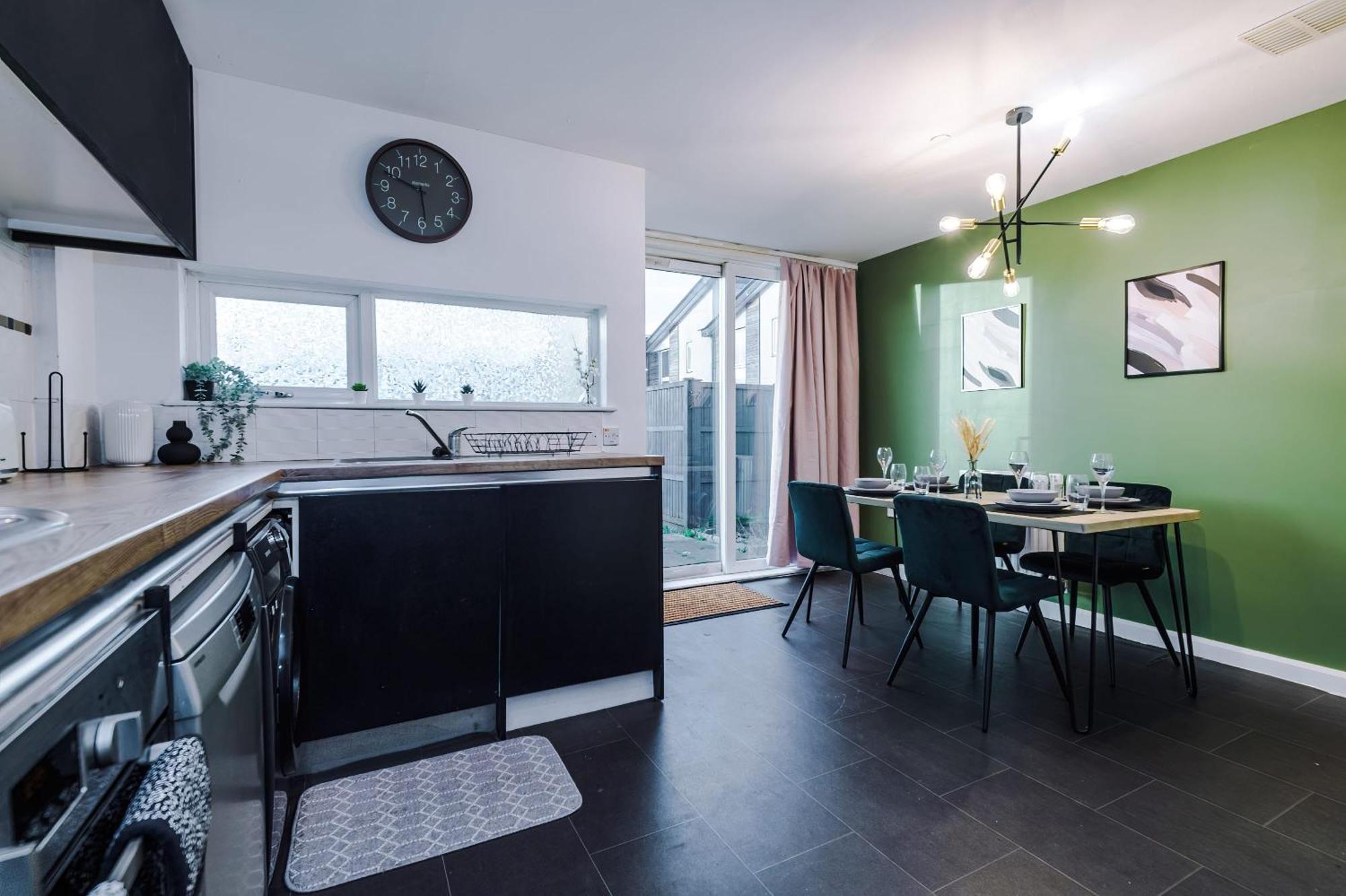 Rest&Recharge At A Spacious Townhouse By The Etihad Villa Manchester Esterno foto