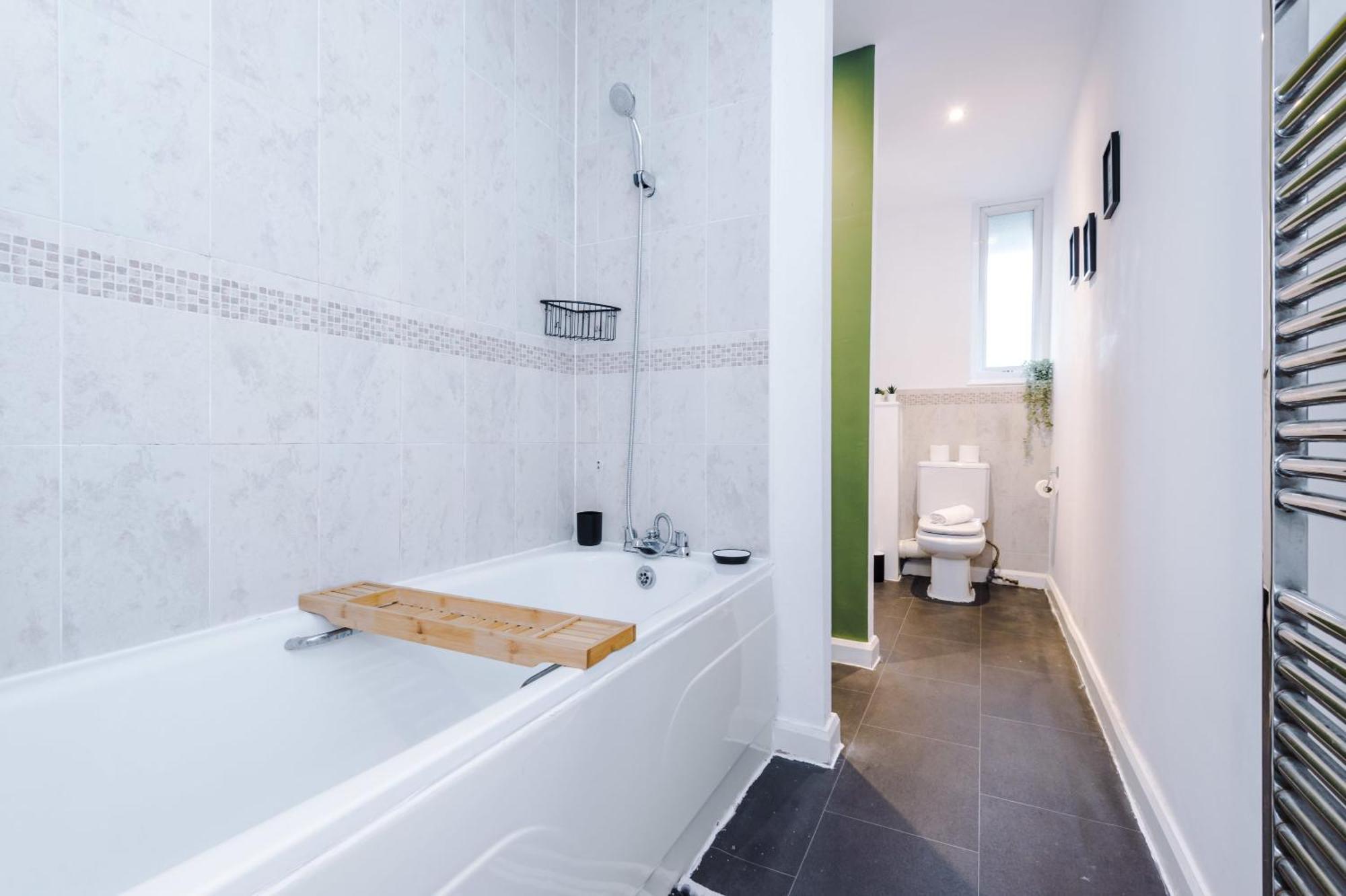Rest&Recharge At A Spacious Townhouse By The Etihad Villa Manchester Esterno foto