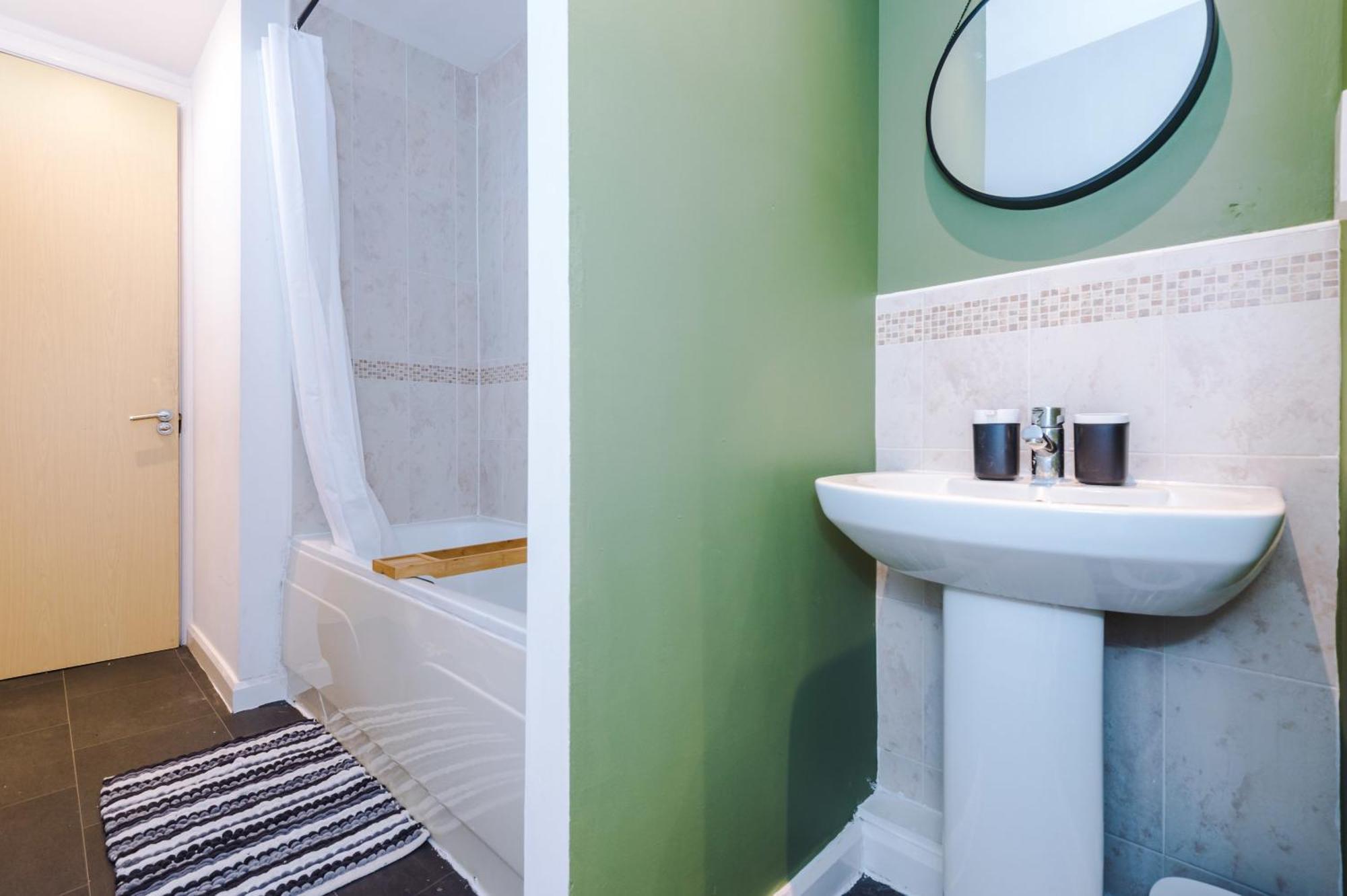 Rest&Recharge At A Spacious Townhouse By The Etihad Villa Manchester Esterno foto