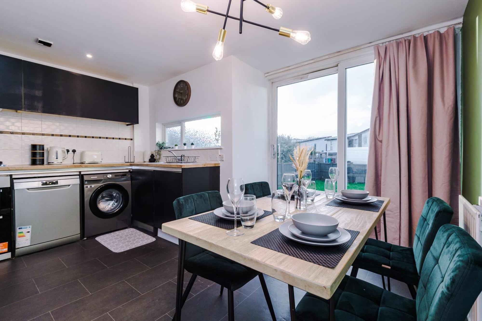 Rest&Recharge At A Spacious Townhouse By The Etihad Villa Manchester Esterno foto